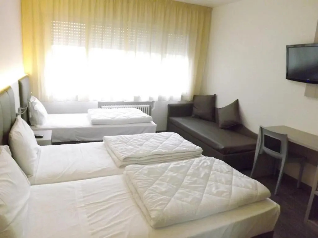 Standard Triple room