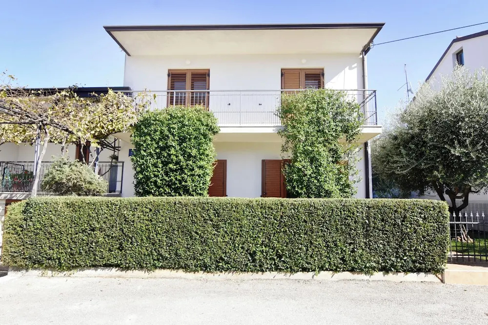 Quiet Garden Apartment in Umag