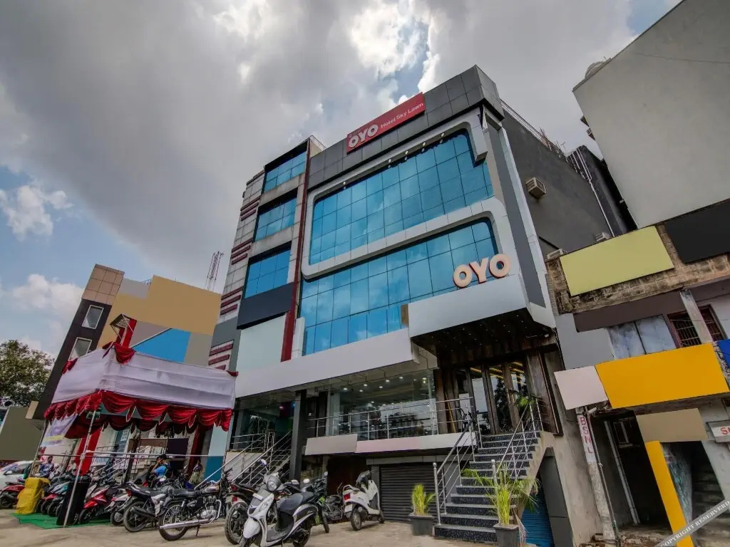 Hotel Skylawn by OYO Rooms