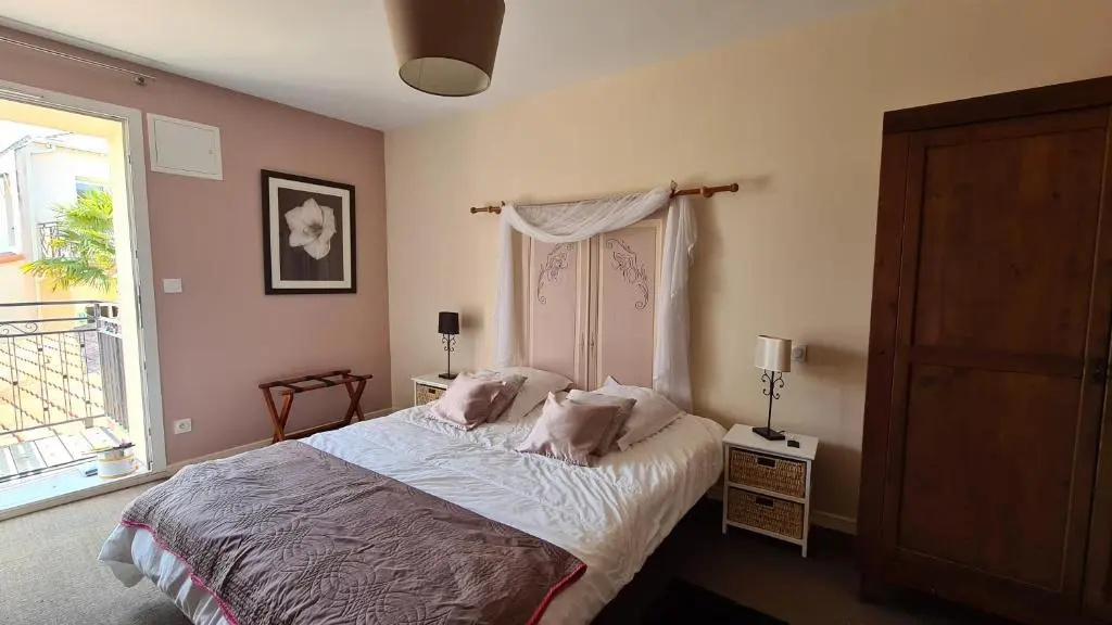 Standard Double room (full double bed)