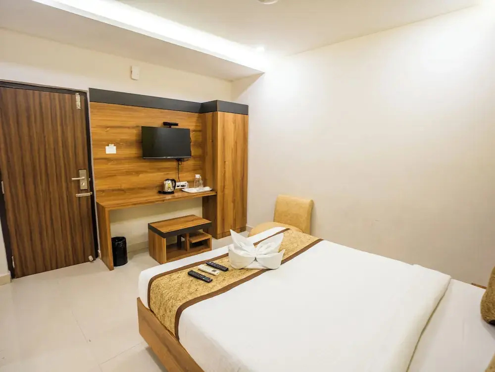 Deluxe Double room (full double bed)