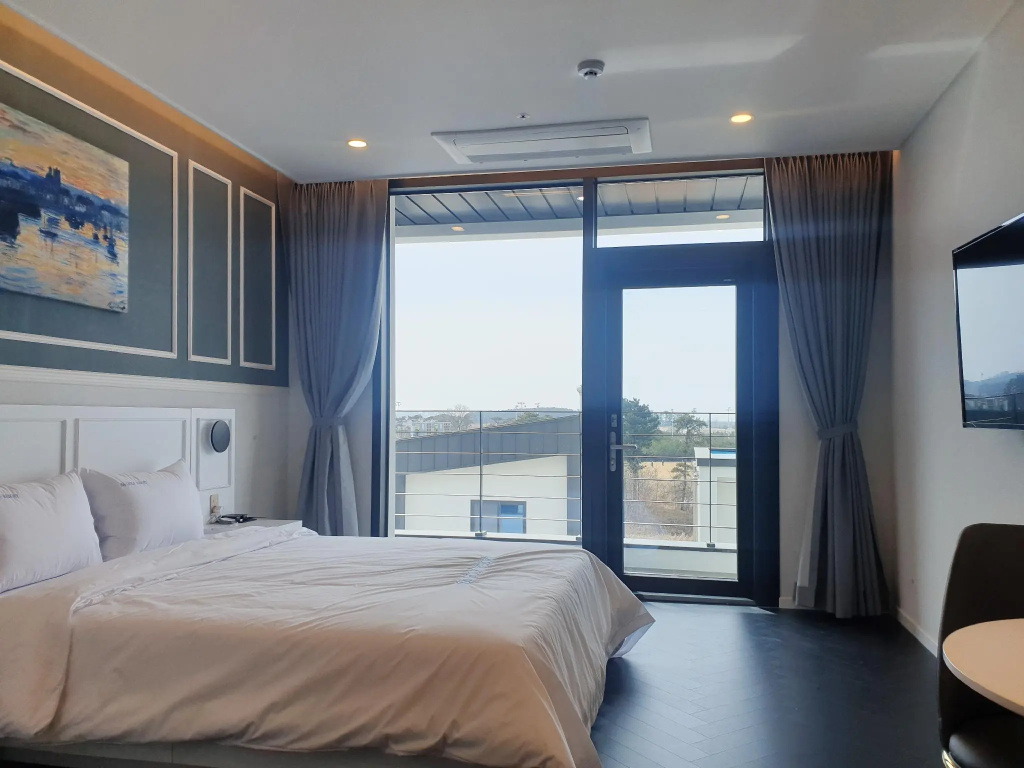 Standard Double room (full double bed)