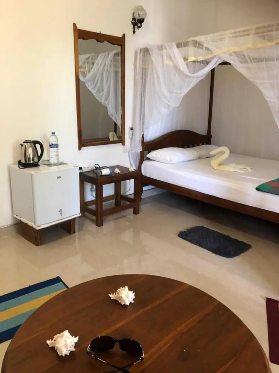 Deluxe Double Basement room with garden view (full double bed)