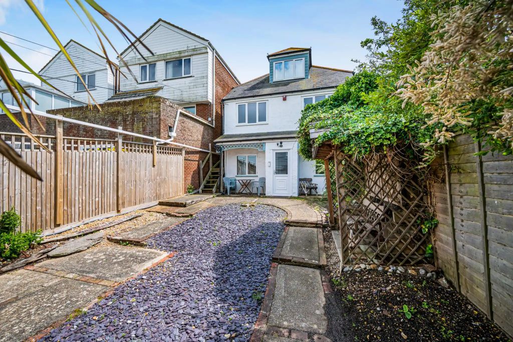 Family Beachfront House Pevensey Bay Sleeps 10