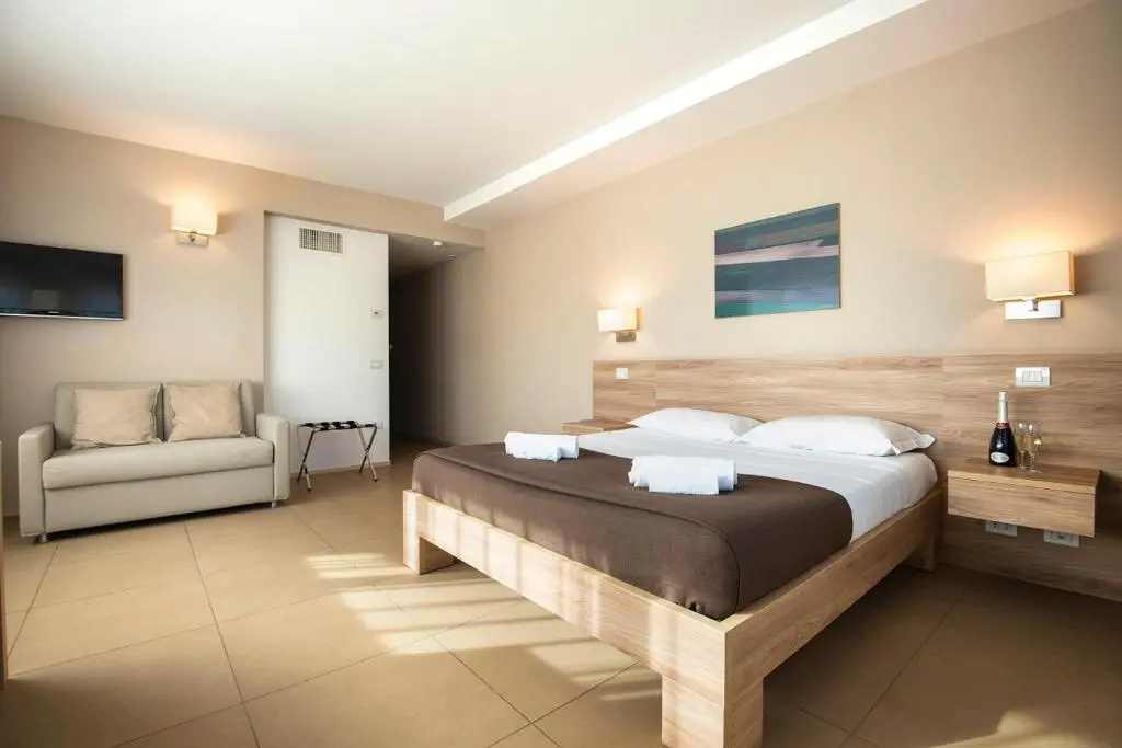 Classic Double room (full double bed)