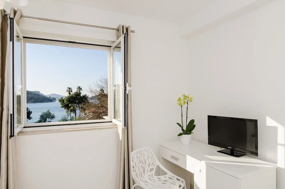 Standard Double room with sea view (full double bed)