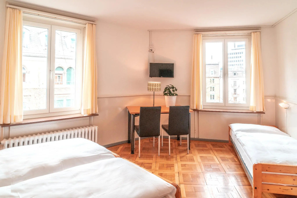 Standard Triple room