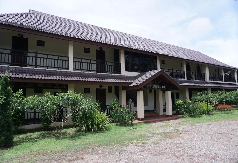 Rai Juthamas Resort