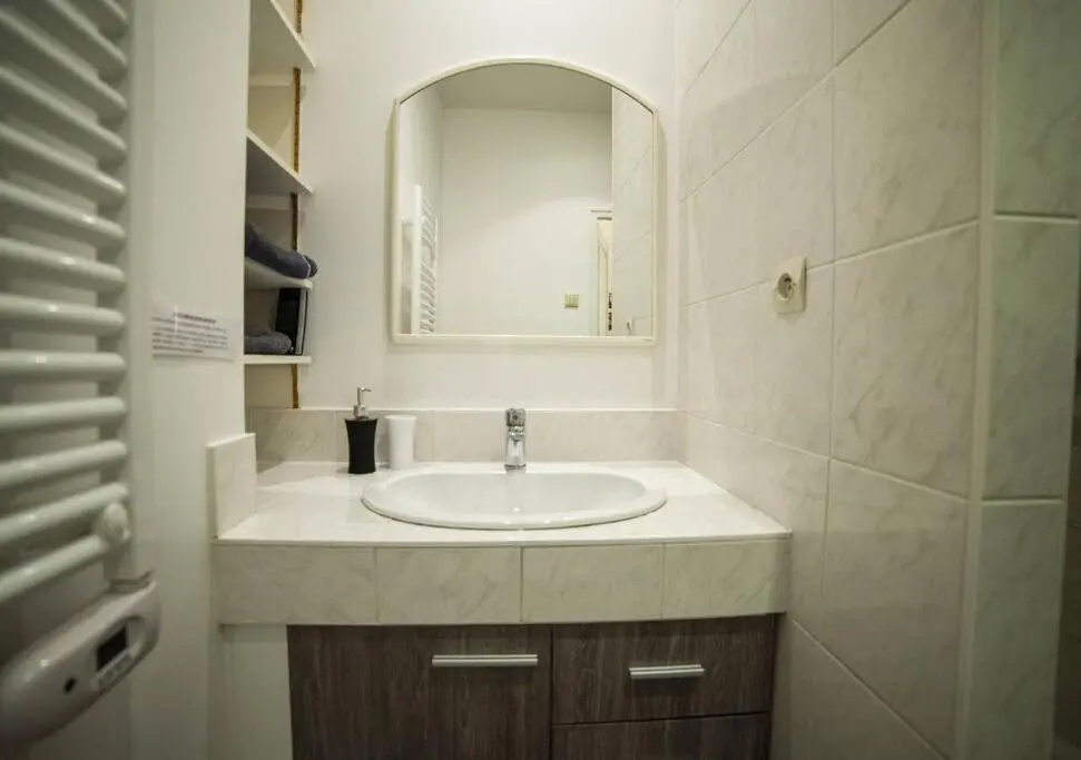 L'île d'Olive, appartement entier 2 à 4 personnes terrasse 25 m2 Besançon, proche CV, Micropolis et CHU