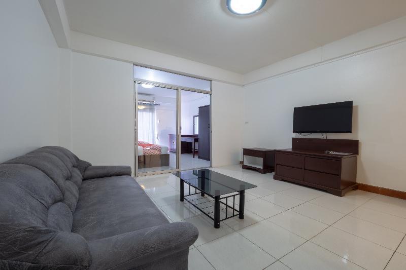 Двухместный номер Standard 2 отдельные кровати в OYO 1123 The One Health Care and Apartment