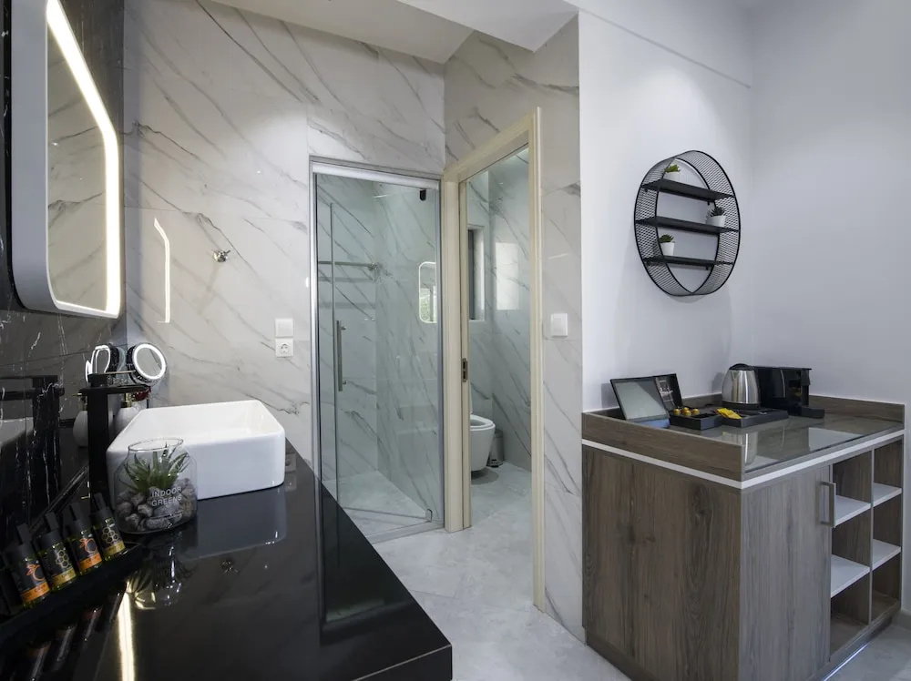 Deluxe Suite with balcony and with pool view