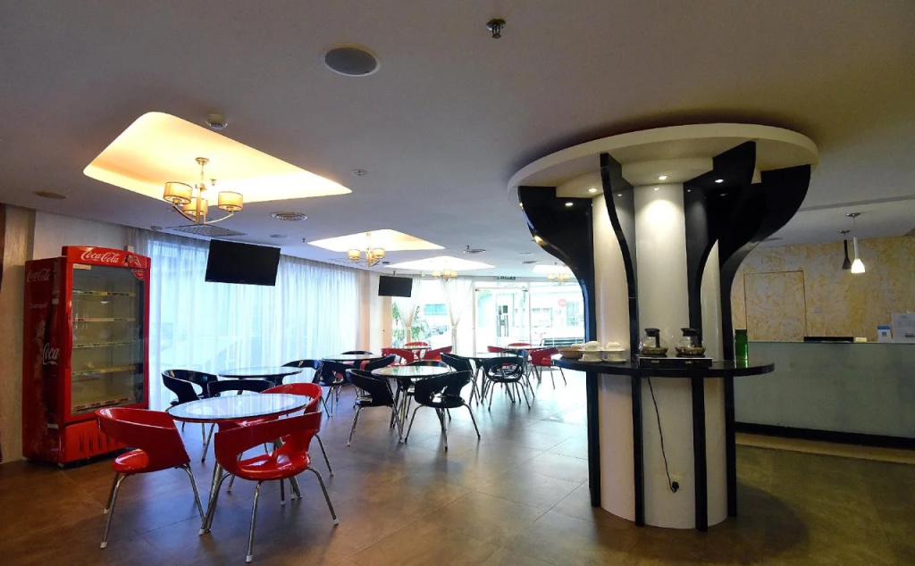 Food & Beverage