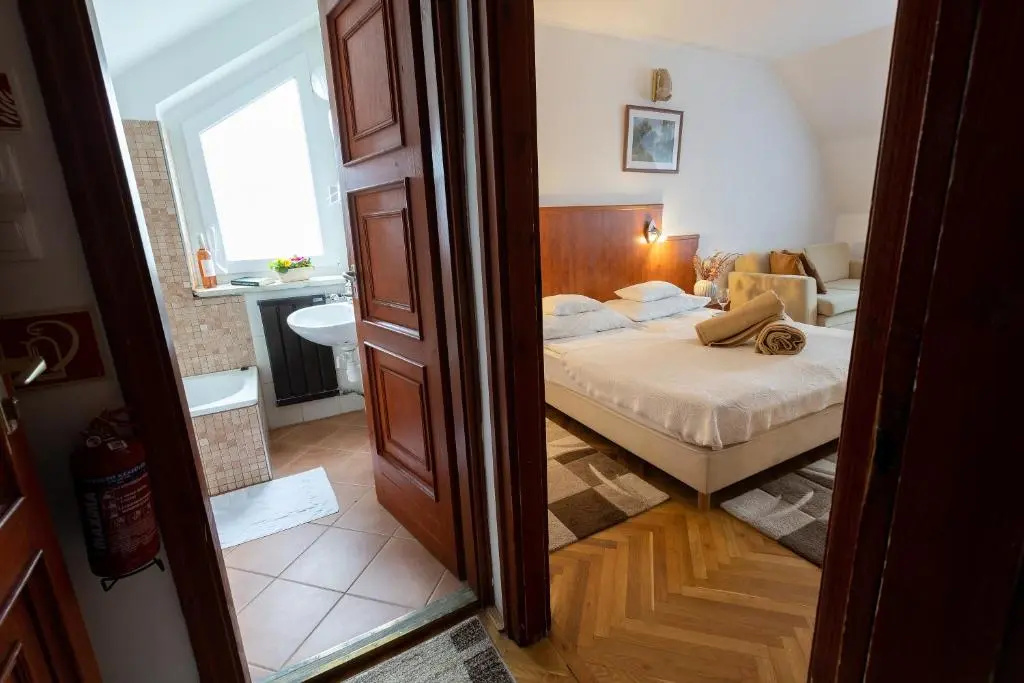 Helios Hotel Pension - Chambres