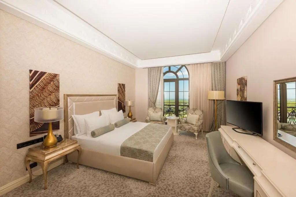 Deluxe Double room with lake view (full double bed)