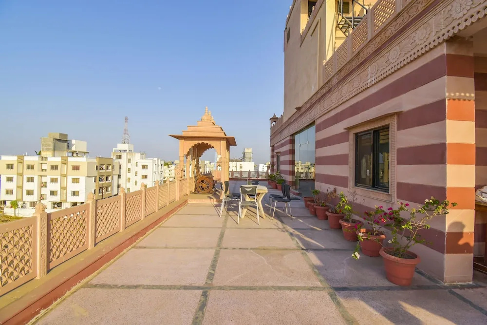 FabHotel Paradise For You - Général