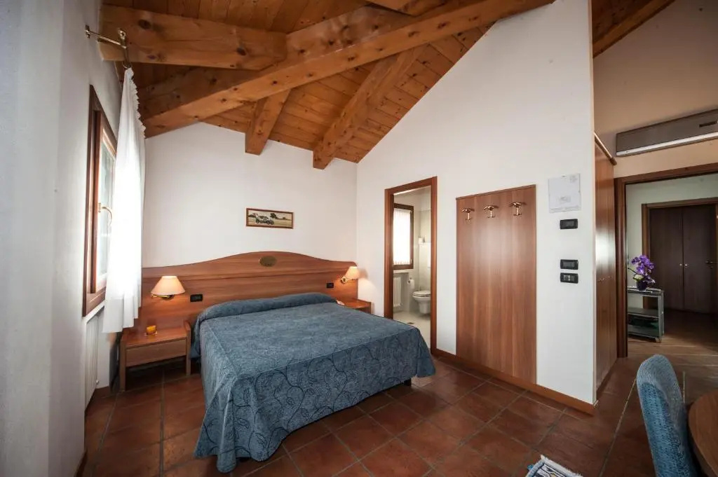 Standard Double room (full double bed)