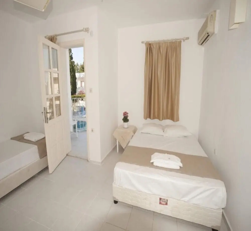 Standard Double room with balcony (full double bed)