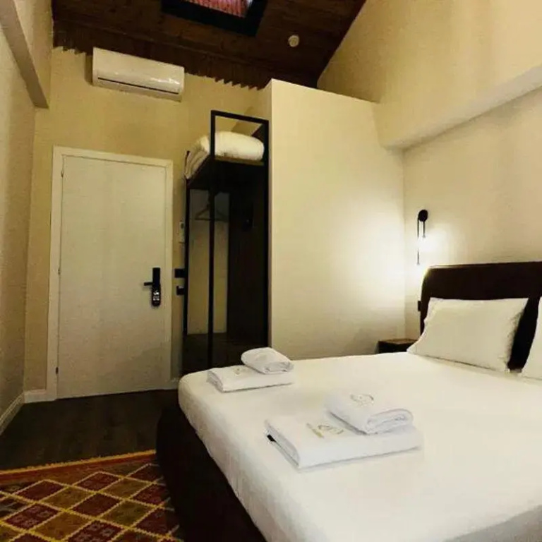Deluxe Double room (full double bed)