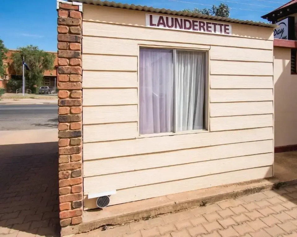 Daydream Motel & Cottages