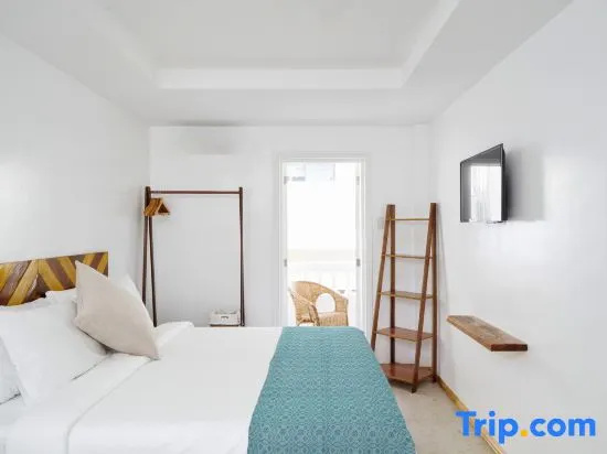 Deluxe Double room with balcony (full double bed)