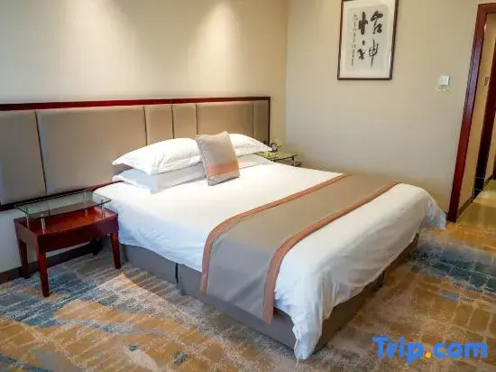 Standard Double room with lake view (full double bed)