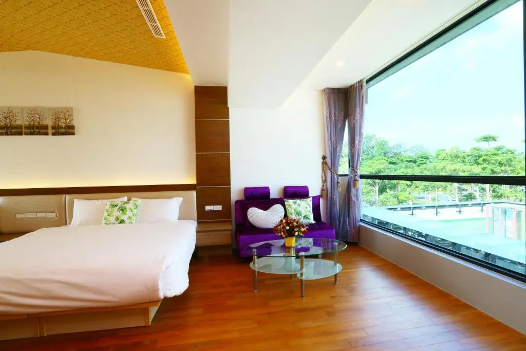 Deluxe Family Suite