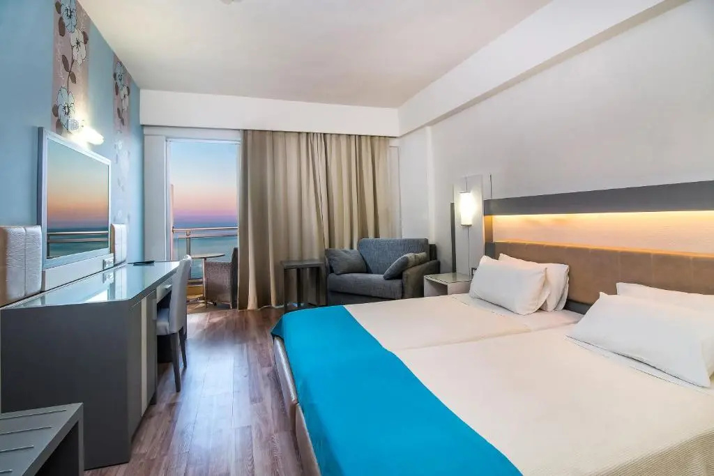 Superior Double room with sea view (full double bed)