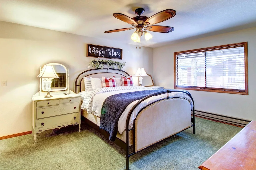Near Golfing & Hiking: Pinetop Vacation Rental!