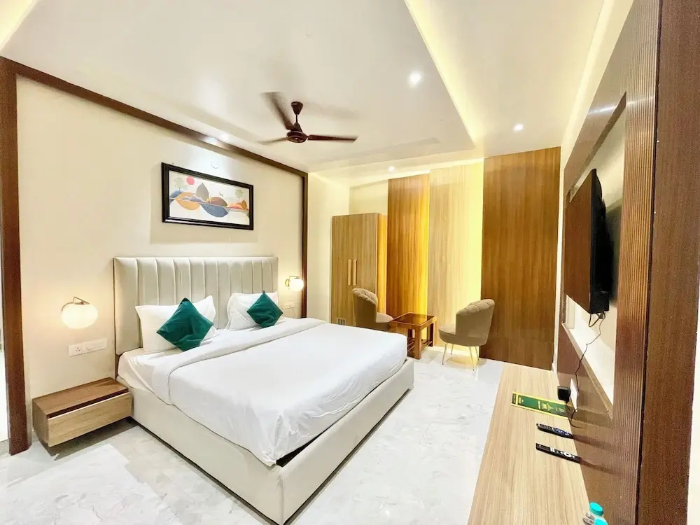 Hotel Vedangam Palace - near Kashi Vishwanath Temple