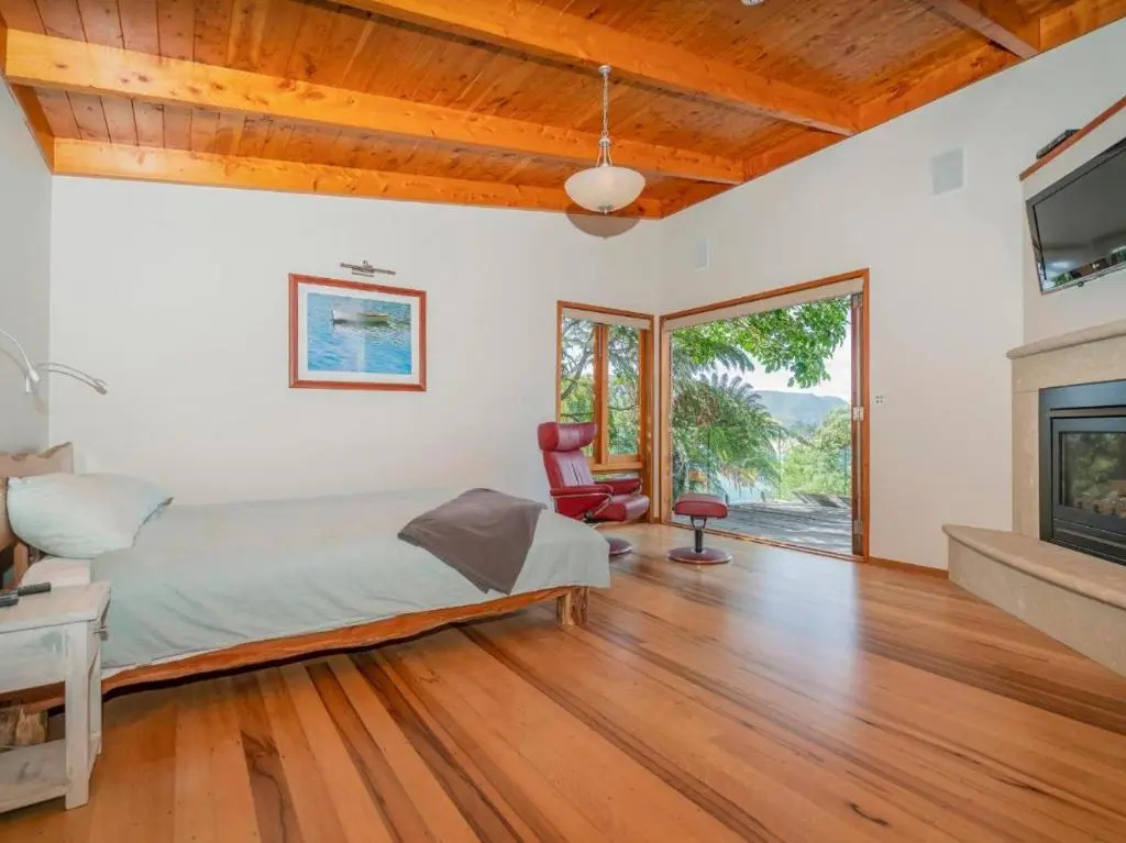 Hosts on the Coast Te Whare Rakau