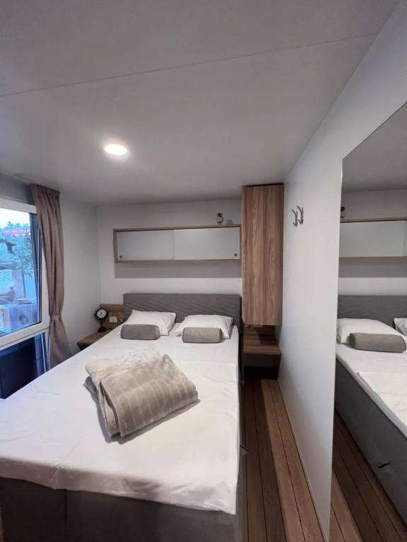 Mobile House F&L — 2