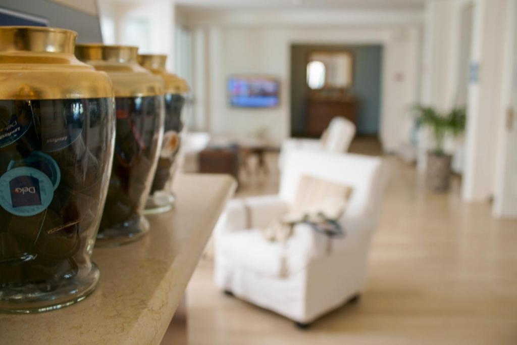 Lobby & Reception