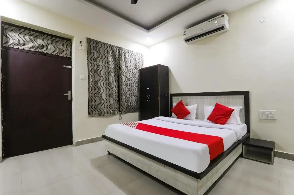 Hotel O Samrat