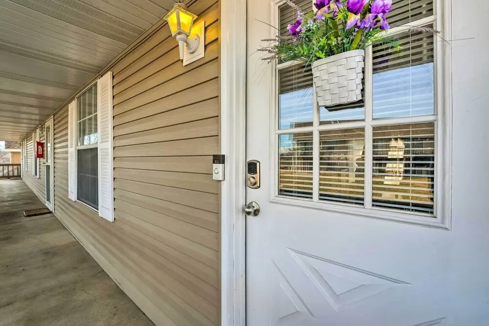 Balcony & Grill: Condo Near Table Rock Lake!