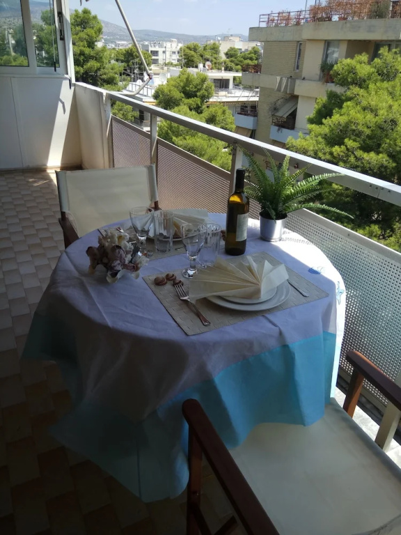 Top floor cozy apartment near the beach