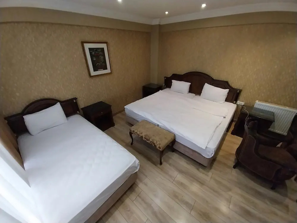 Evoda Hotel — 2