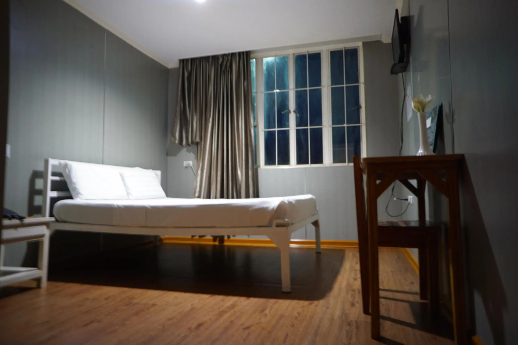 Premier Double room (full double bed)