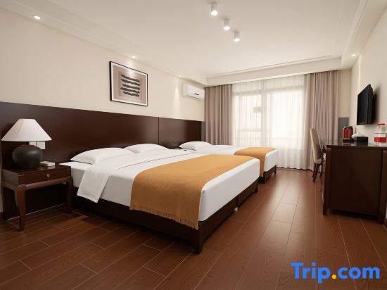 Standard room with mountain view