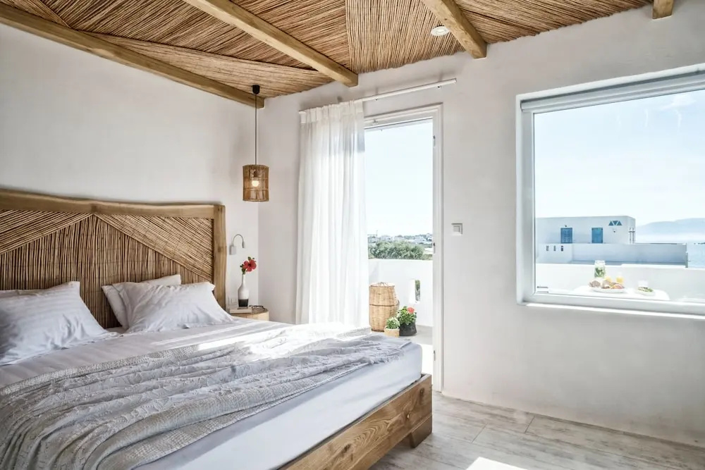 Deluxe Double room with balcony (full double bed)