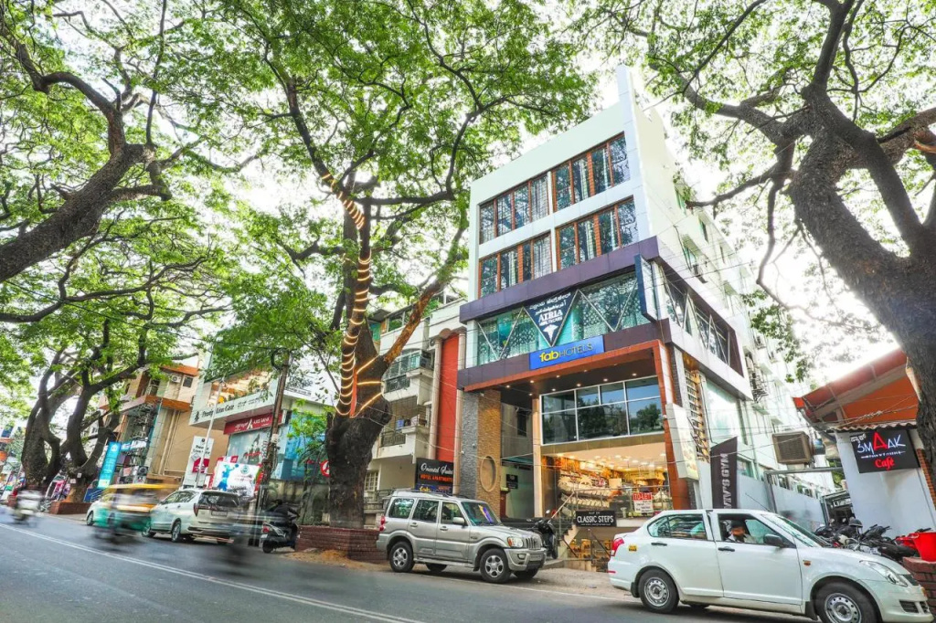 Fabhotel Frazer Suites