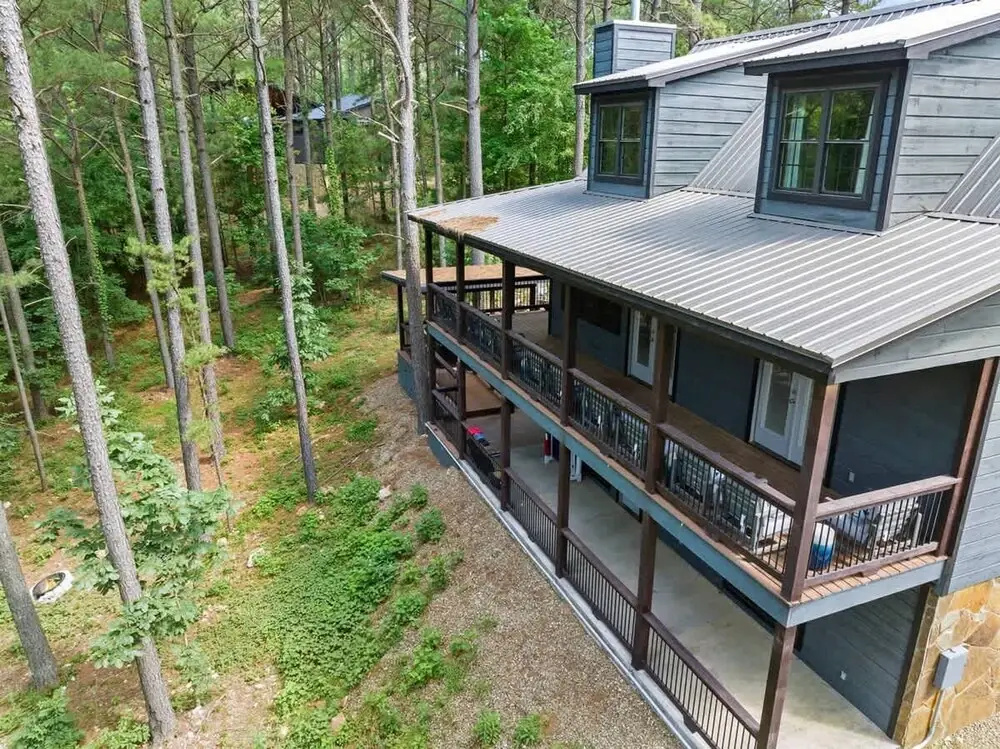 Family-friendly Broken Bow Cabin w spa Game Room