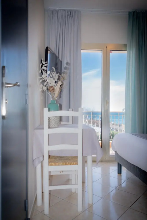 Hôtel Reine D'Azur - Chambres