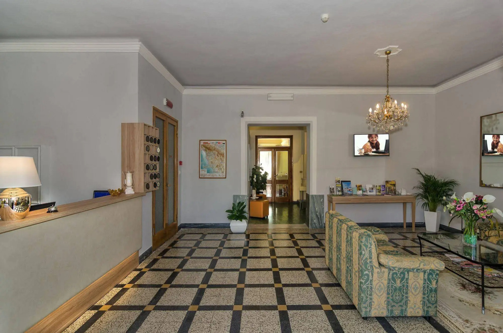 Hotel photo 12