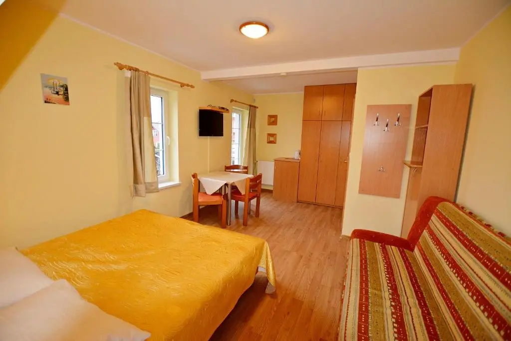 Standard Triple room with balcony