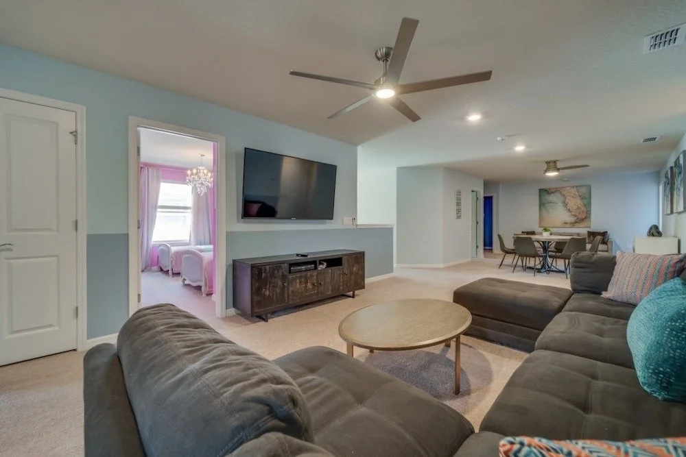Jennifer's Luxury Windsor Island Vacation Home 10 Bedroom Home by Redawning