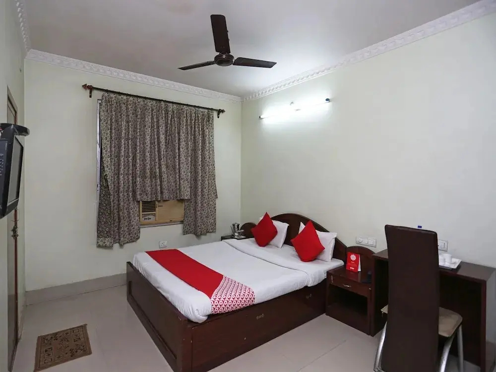 Cozycom By OYO Rooms