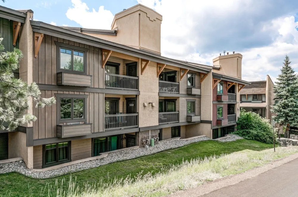 2345 Apres Ski Way House Unit 114 - 4 Br home by RedAwning
