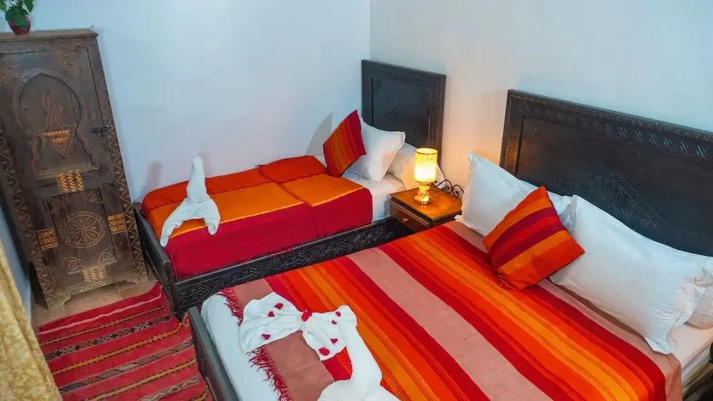 Standard Triple room with courtyard view