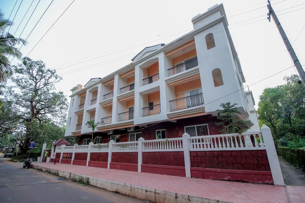 OYO 10972 Home Poolside 2BHK Siolim