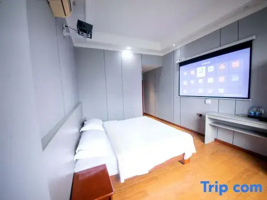 Deluxe Double room (full double bed)